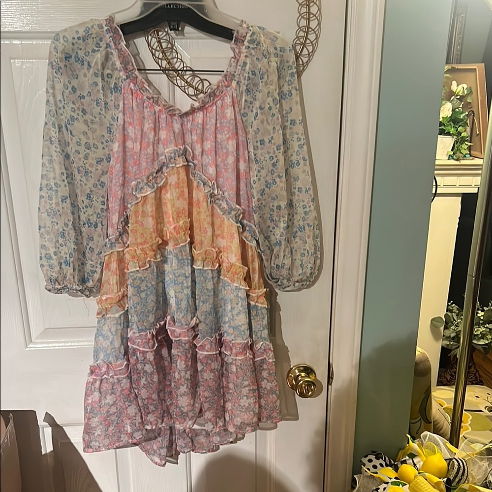 Love Collette Floral Tiered Peasant Dress, Size Small.